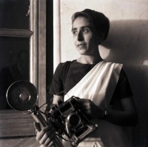 Black and white image of Homai Vyarawalla holding a vintage camera, documenting India’s Independence era. (BBC)
